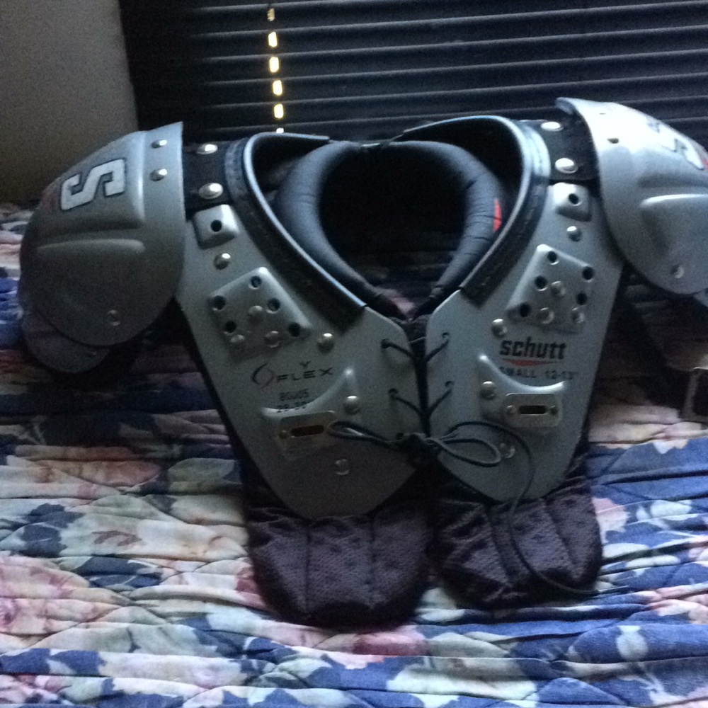 Schutt shoulder pads